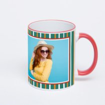 Кружка с красной ручкой и ободком