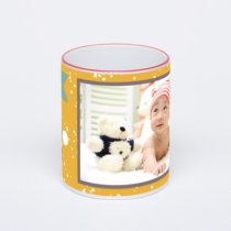 Кружка с красной ручкой и ободком