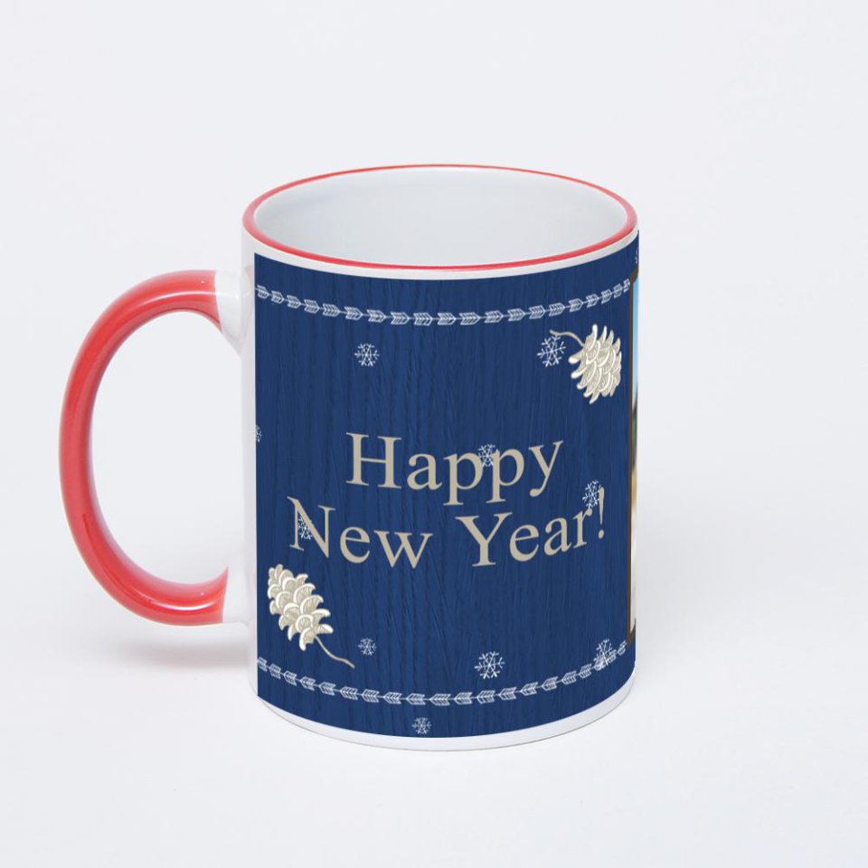 Кружка с красной ручкой и ободком