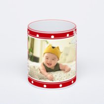 Кружка с красной ручкой и ободком