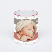 Кружка с красной ручкой и ободком