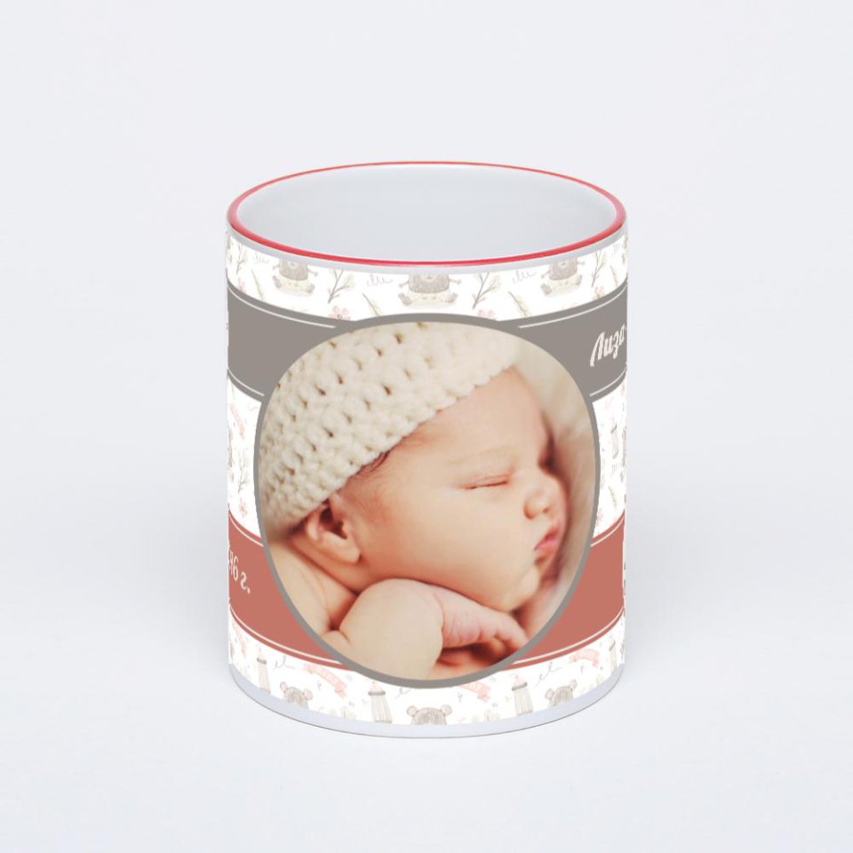 Кружка с красной ручкой и ободком