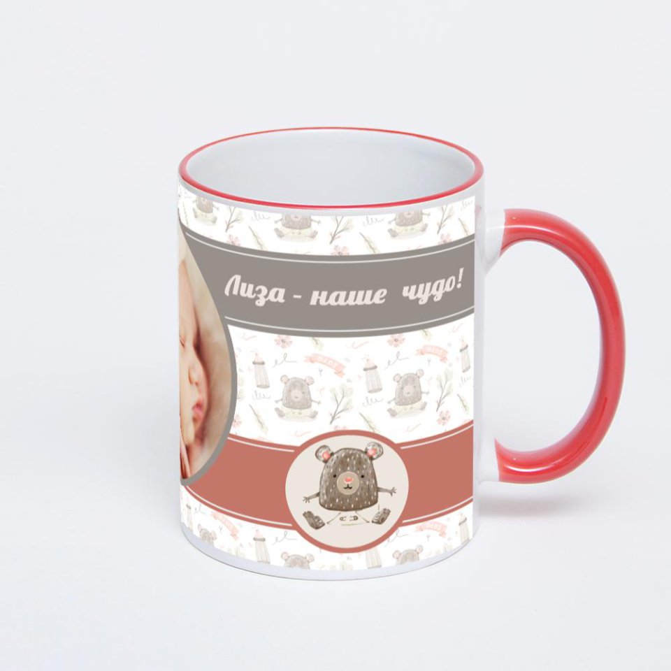 Кружка с красной ручкой и ободком