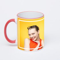 Кружка с красной ручкой и ободком