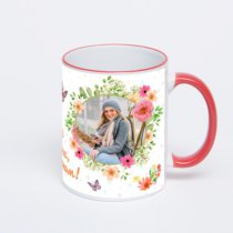 Кружка с красной ручкой и ободком