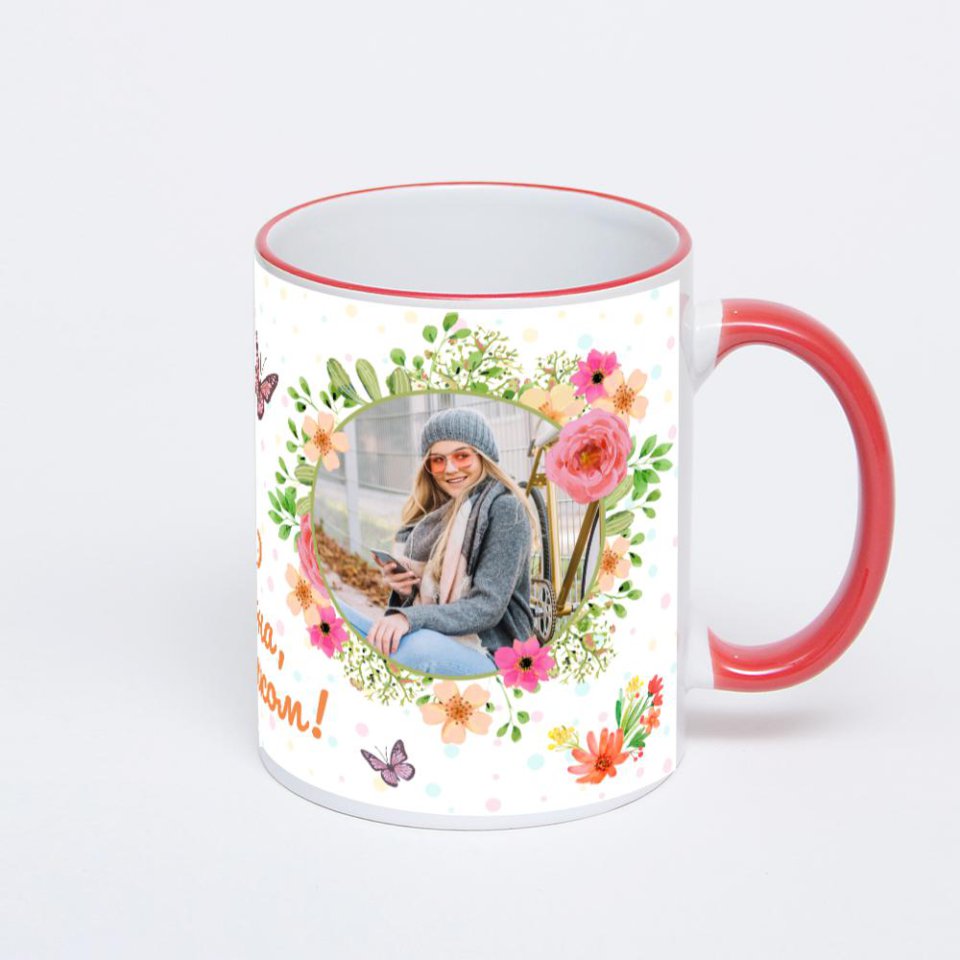 Кружка с красной ручкой и ободком