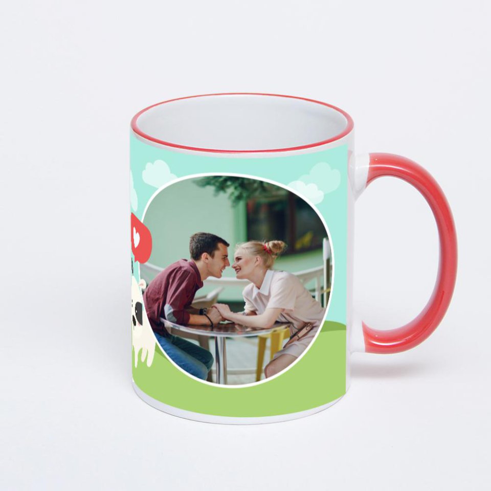 Кружка с красной ручкой и ободком