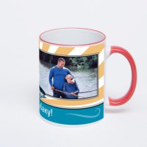 Кружка с красной ручкой и ободком