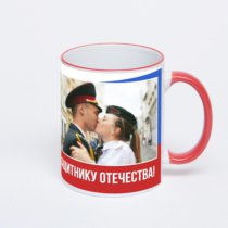 Кружка с красной ручкой и ободком