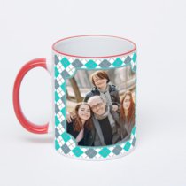 Кружка с красной ручкой и ободком