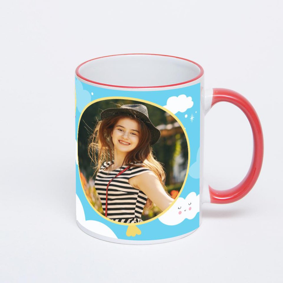 Кружка с красной ручкой и ободком