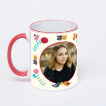 Кружка с красной ручкой и ободком