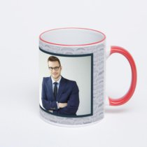 Кружка с красной ручкой и ободком