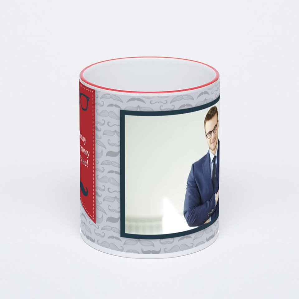 Кружка с красной ручкой и ободком