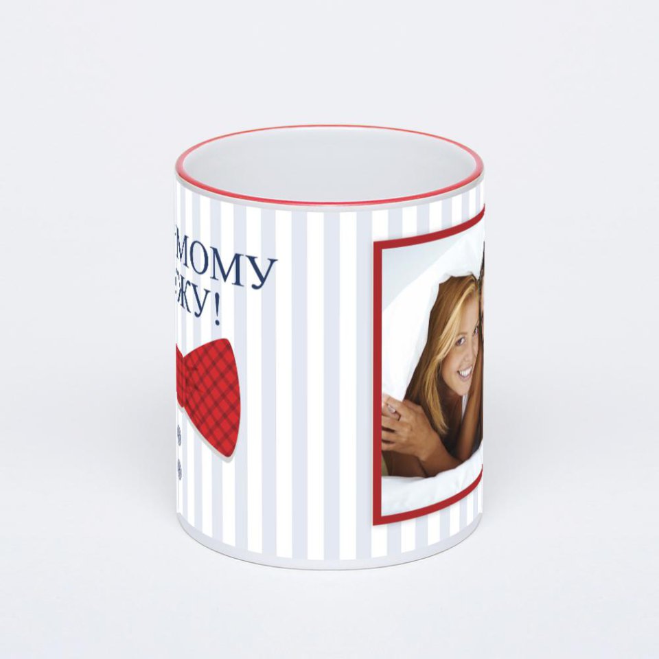 Кружка с красной ручкой и ободком