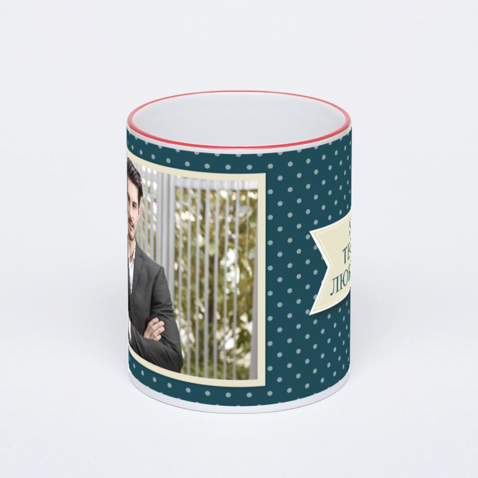 Кружка с красной ручкой и ободком