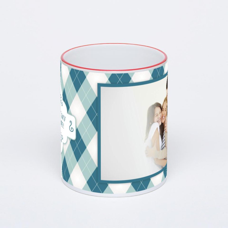 Кружка с красной ручкой и ободком