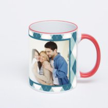 Кружка с красной ручкой и ободком