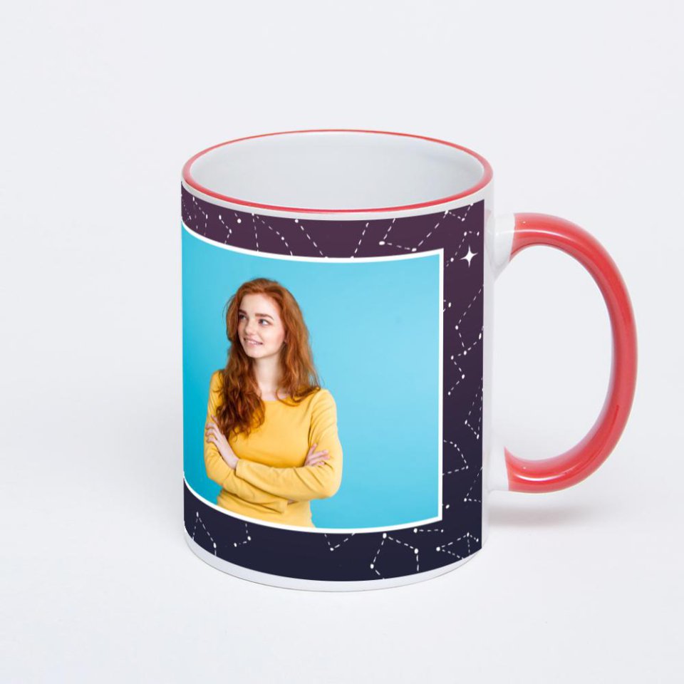 Кружка с красной ручкой и ободком