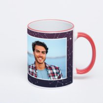 Кружка с красной ручкой и ободком