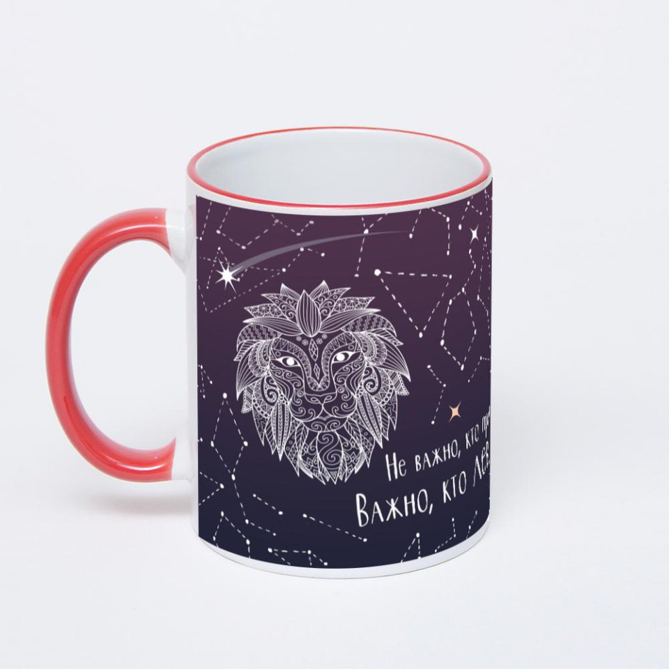 Кружка с красной ручкой и ободком