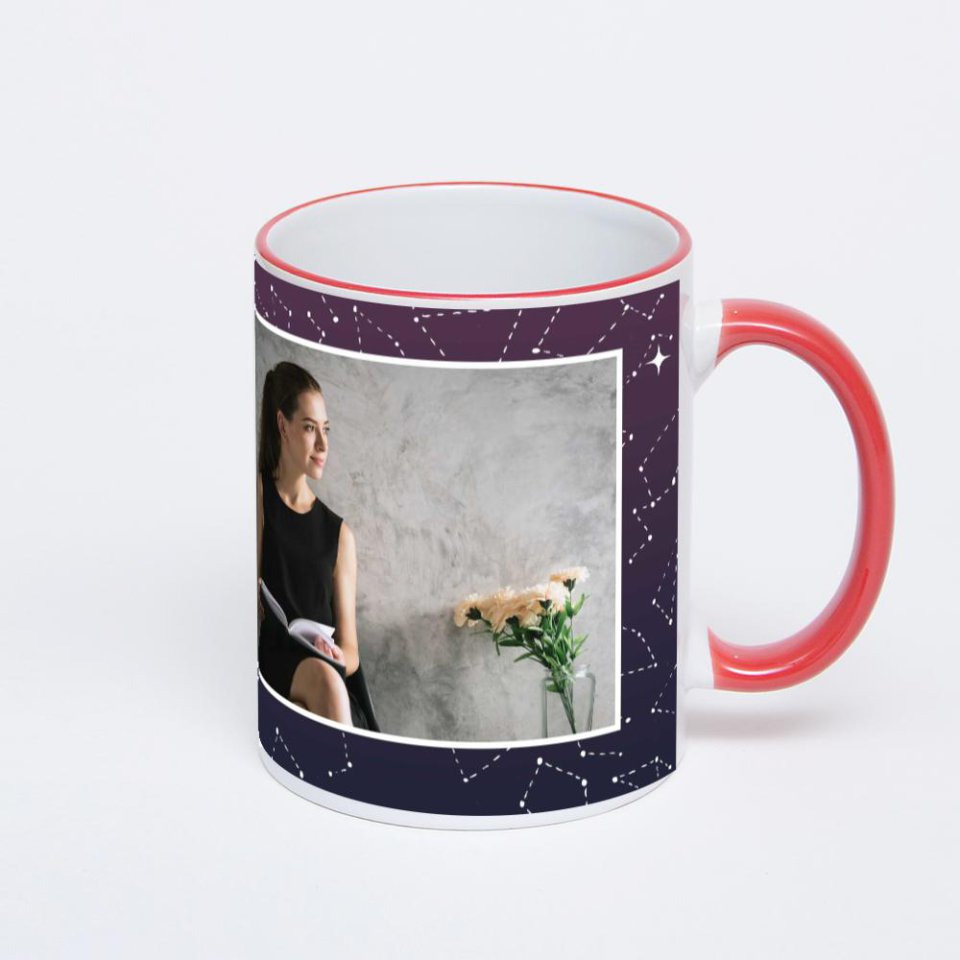 Кружка с красной ручкой и ободком