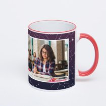 Кружка с красной ручкой и ободком