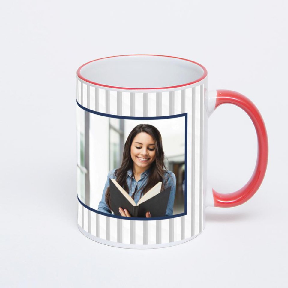 Кружка с красной ручкой и ободком