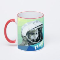 Кружка с красной ручкой и ободком