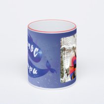 Кружка с красной ручкой и ободком