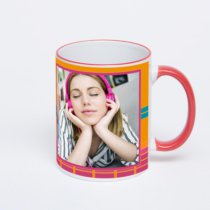 Кружка с красной ручкой и ободком