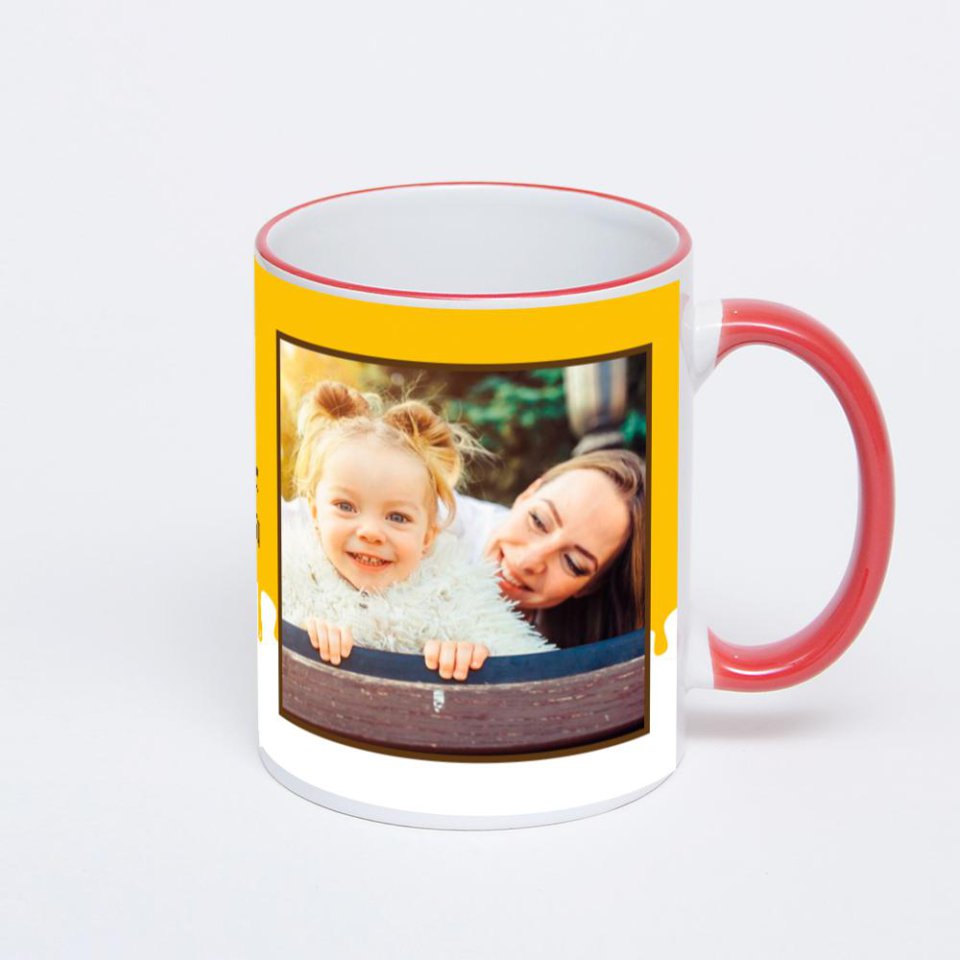 Кружка с красной ручкой и ободком