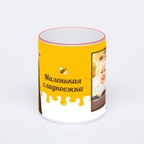 Кружка с красной ручкой и ободком