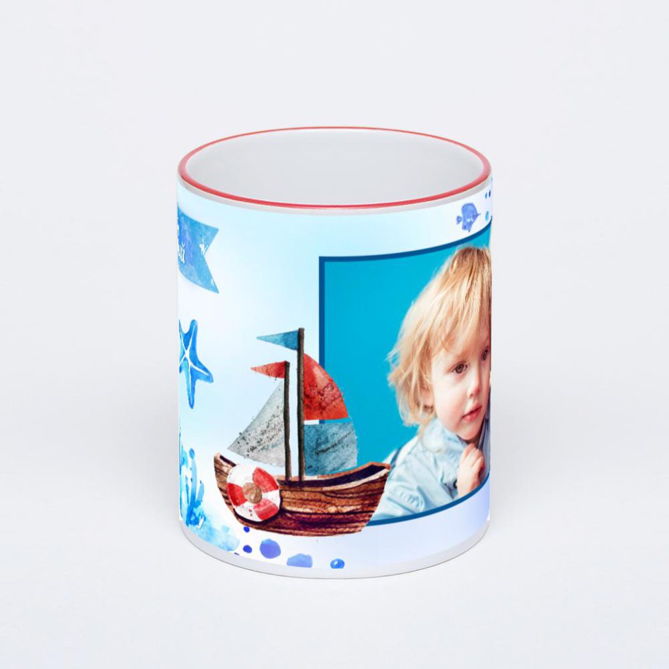 Кружка с красной ручкой и ободком