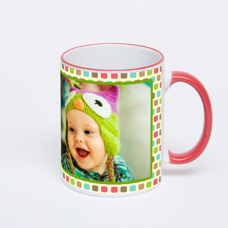 Кружка с красной ручкой и ободком