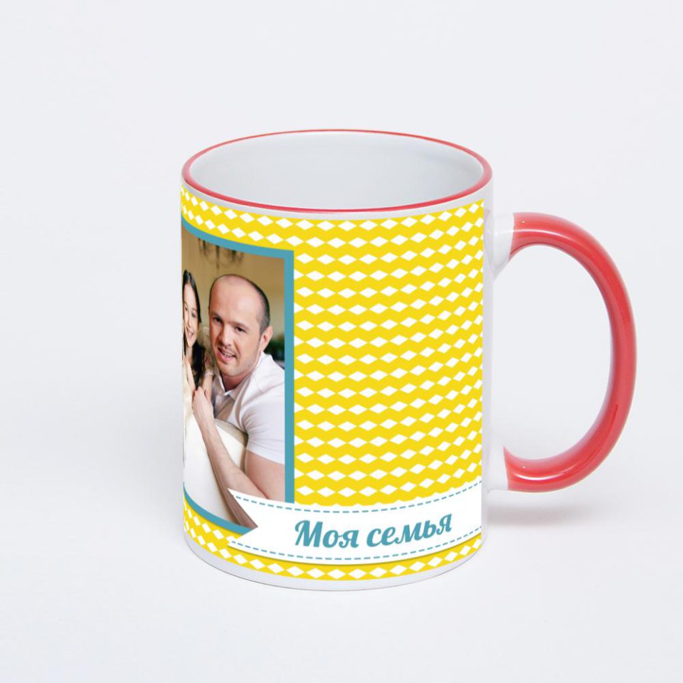 Кружка с красной ручкой и ободком