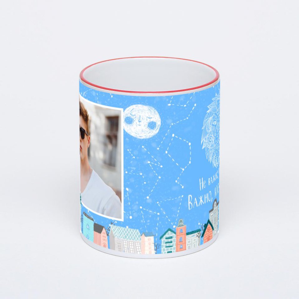 Кружка с красной ручкой и ободком