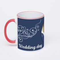 Кружка с красной ручкой и ободком