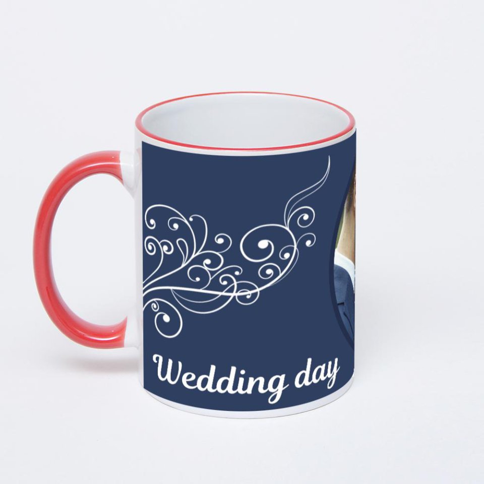 Кружка с красной ручкой и ободком