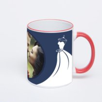 Кружка с красной ручкой и ободком