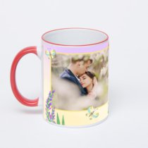 Кружка с красной ручкой и ободком