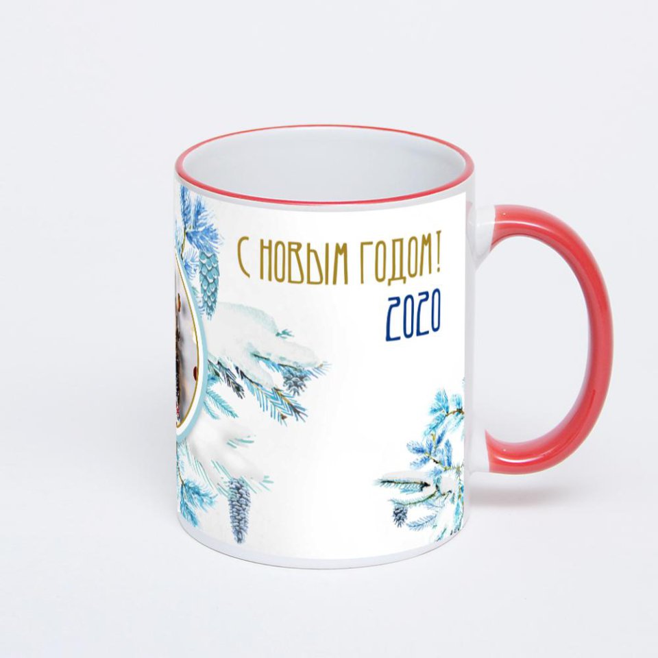 Кружка с красной ручкой и ободком