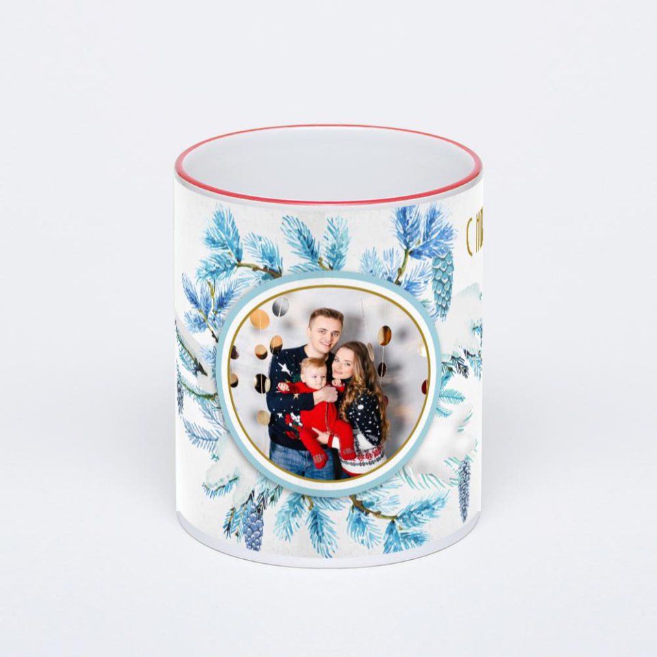 Кружка с красной ручкой и ободком