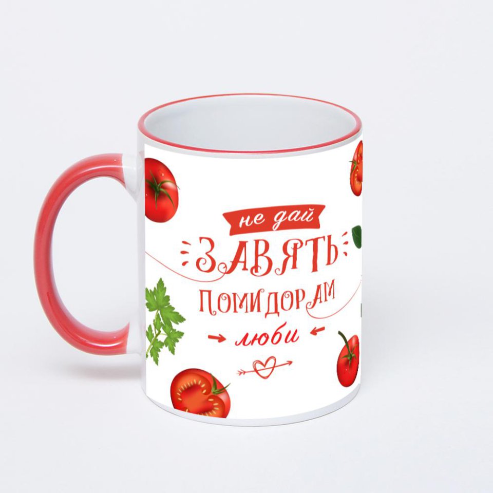 Кружка с красной ручкой и ободком