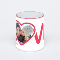 Кружка с красной ручкой и ободком