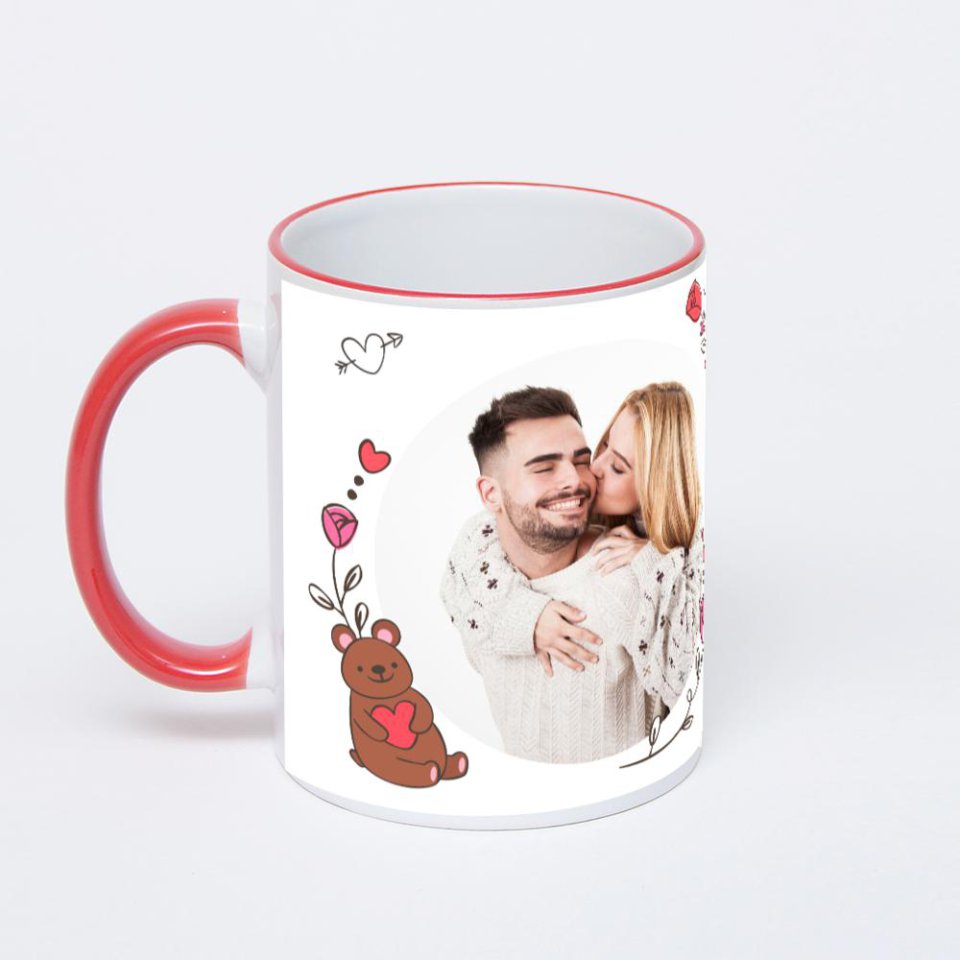 Кружка с красной ручкой и ободком