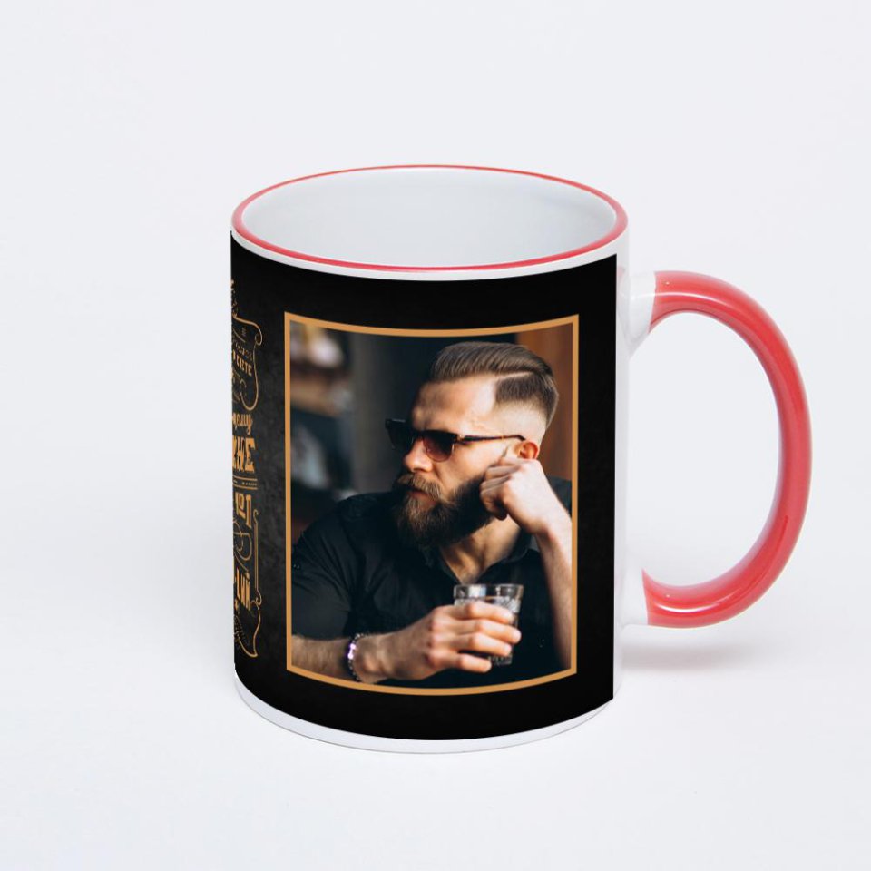 Кружка с красной ручкой и ободком