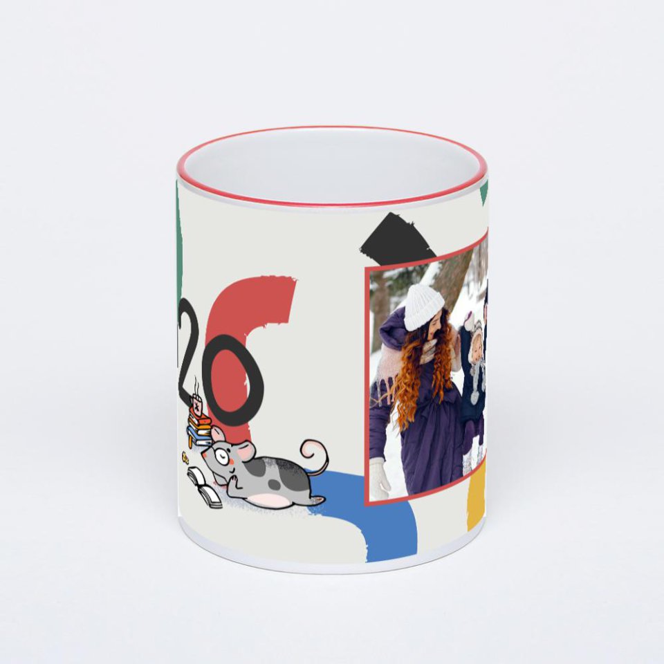 Кружка с красной ручкой и ободком