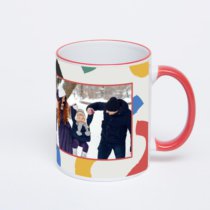 Кружка с красной ручкой и ободком