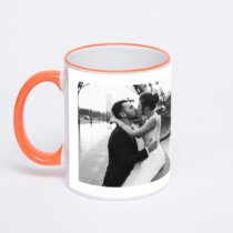 Кружка с оранжевой ручкой и ободком